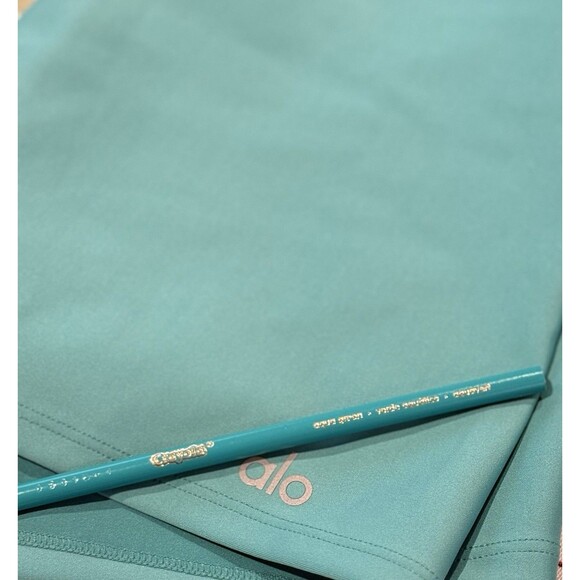 ALO Yoga High Waist 3.5” Inseam Shorts Aqua Green Size Medium Gym Train Workout - Picture 5 of 11